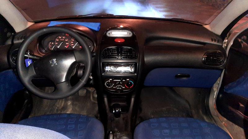 Peugeot 206 • 2003 • 132,000 km 4