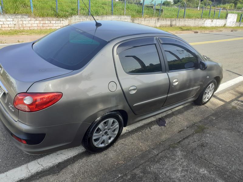 Peugeot 207 • 2010 • 190,000 km 1