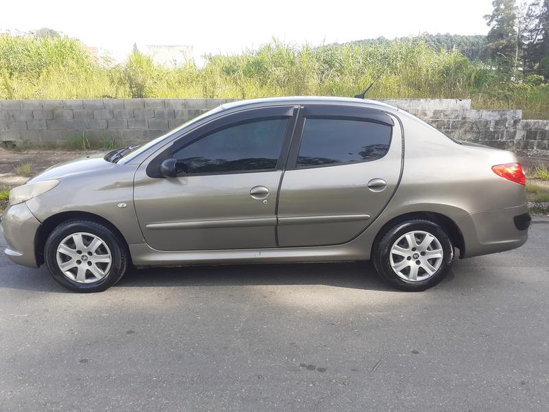 Peugeot 207 • 2010 • 190,000 km 3