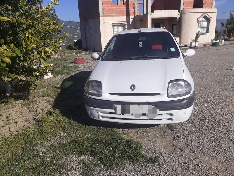 Renault Clio • 2001 • 300,000 km 1