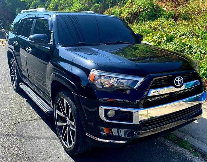 Toyota 4 Runner Limited • 2017 • 74,766 km 2