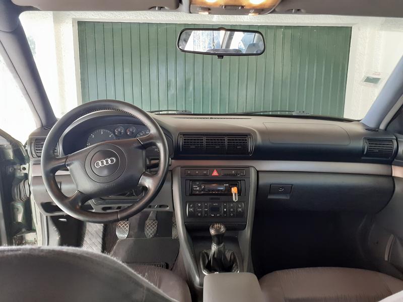 Audi A4 • 2001 • 390,000 km 12