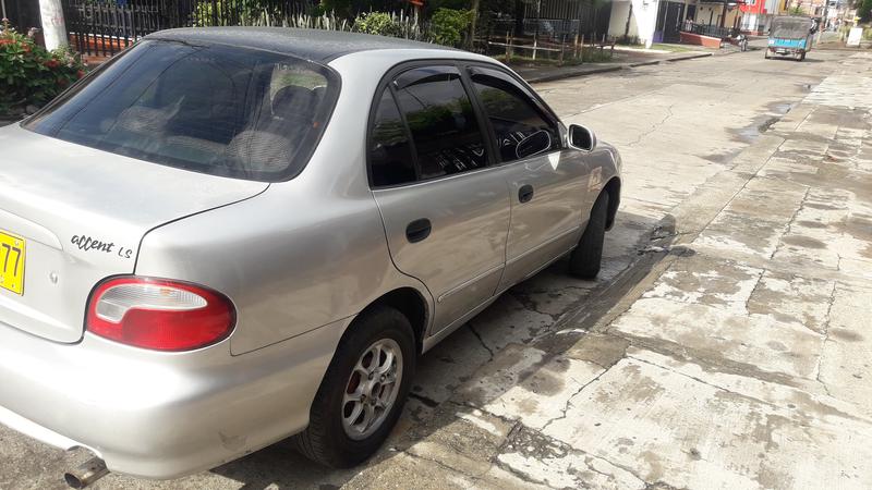 Hyundai Accent • 1998 • 256,000 km 1