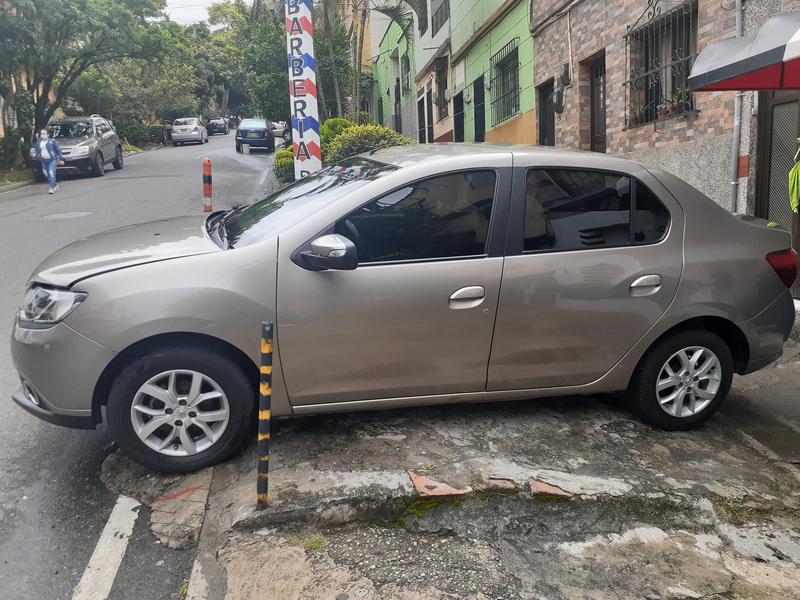 Renault Logan • 2017 • 106,155 km 2