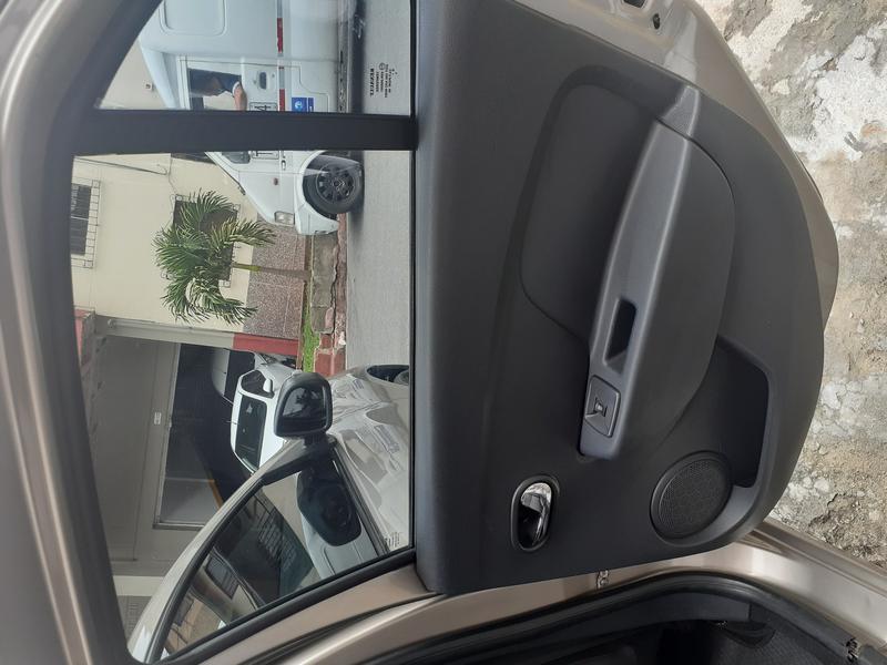 Renault Logan • 2017 • 106,155 km 10