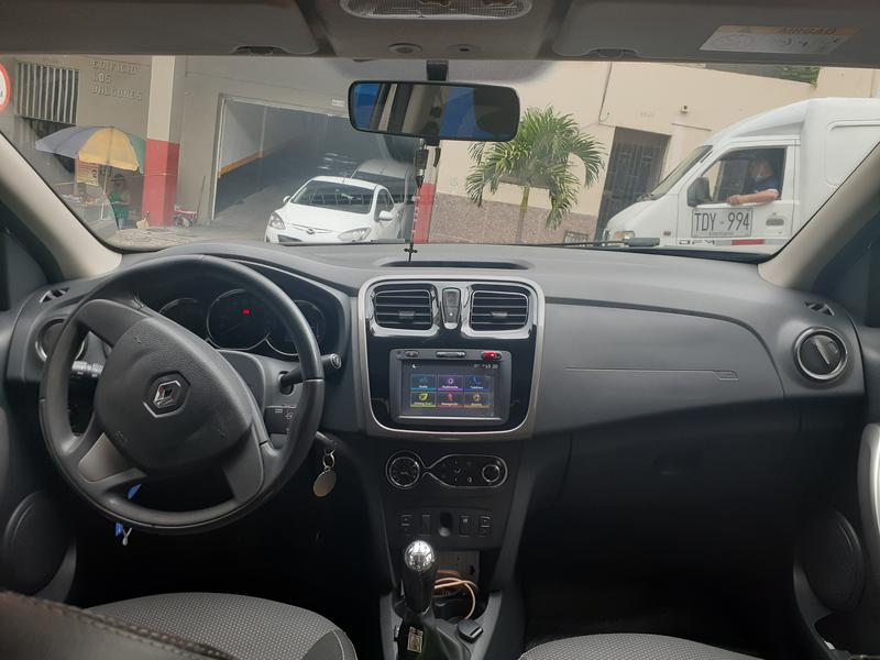 Renault Logan • 2017 • 106,155 km 4