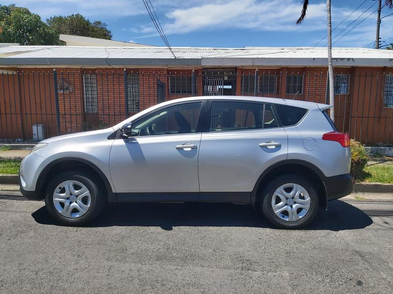 Toyota RAV4 • 2014 • 143,000 km 6