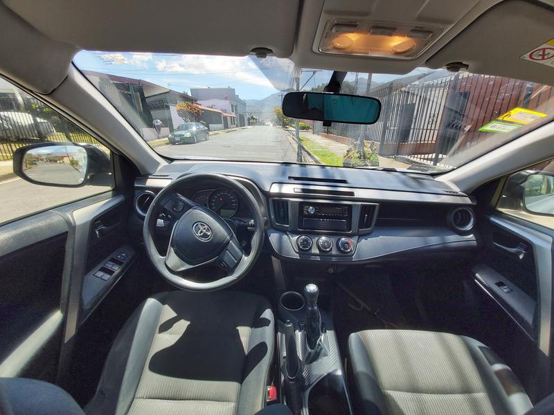 Toyota RAV4 • 2014 • 143,000 km 3