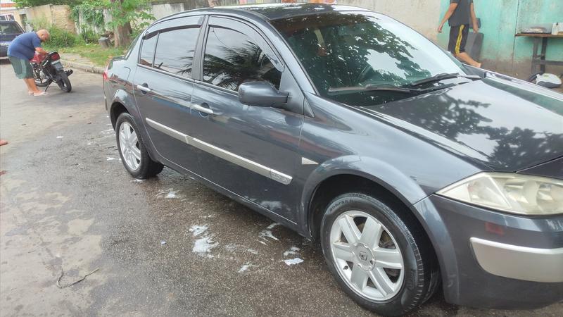 Renault  • 2009 • 133,000 km 9