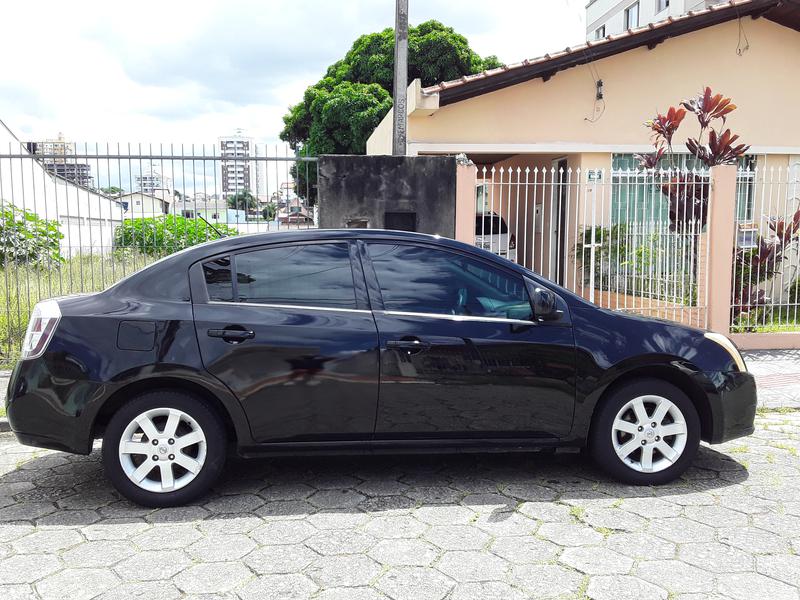 Nissan Sentra • 2009 • 121,104 km 1