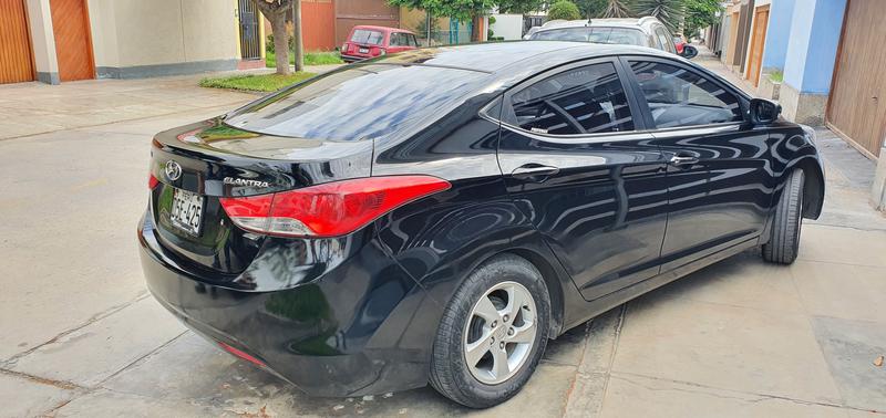 Hyundai Elantra • 2012 • 40,583 km 5