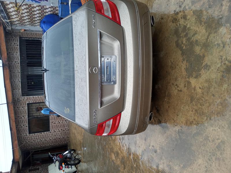 Mercedes-Benz 200 - 300 • 2008 • 1,000 km 3