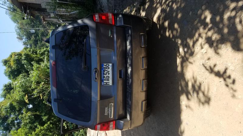 Ford Escape • 2010 • 100,300 km 2