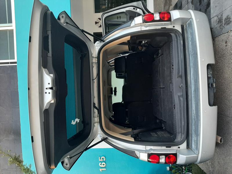 Ford Explorer • 2010 • 81,000 km 3