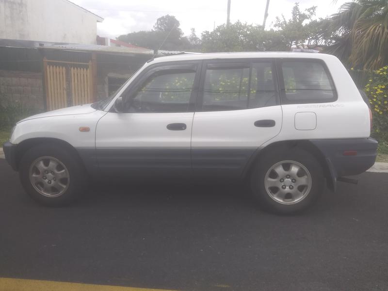 Toyota RAV4 • 1998 • 162,000 km 1