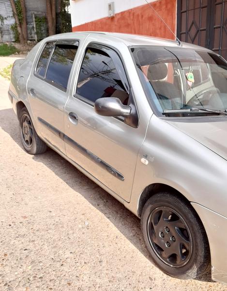 Renault Symbol • 2006 • 150,400 km 9