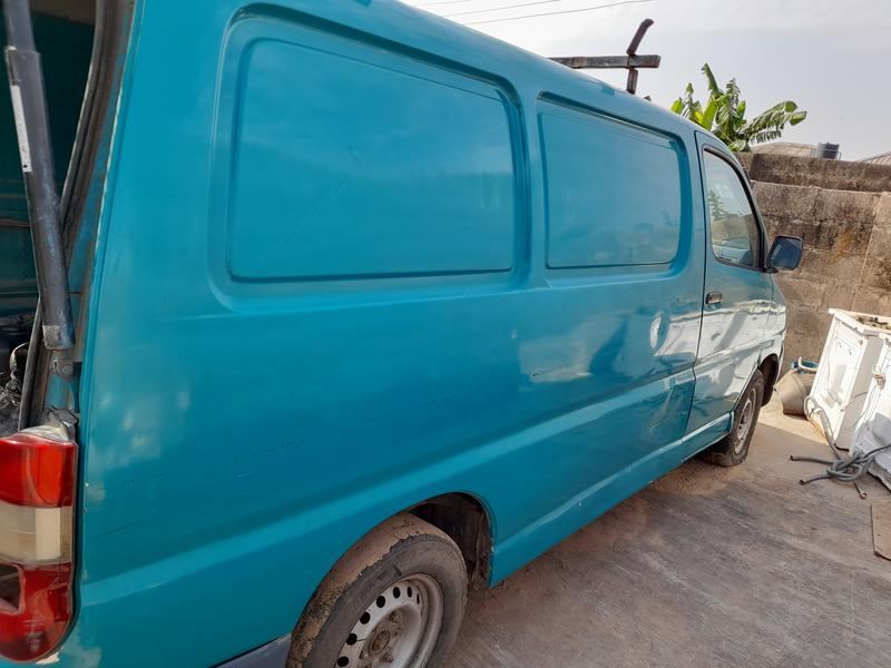 Toyota  • 2000 • 150,000 km 3