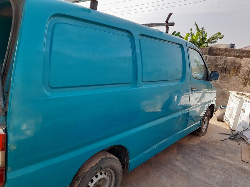 Toyota  • 2000 • 150,000 km 5