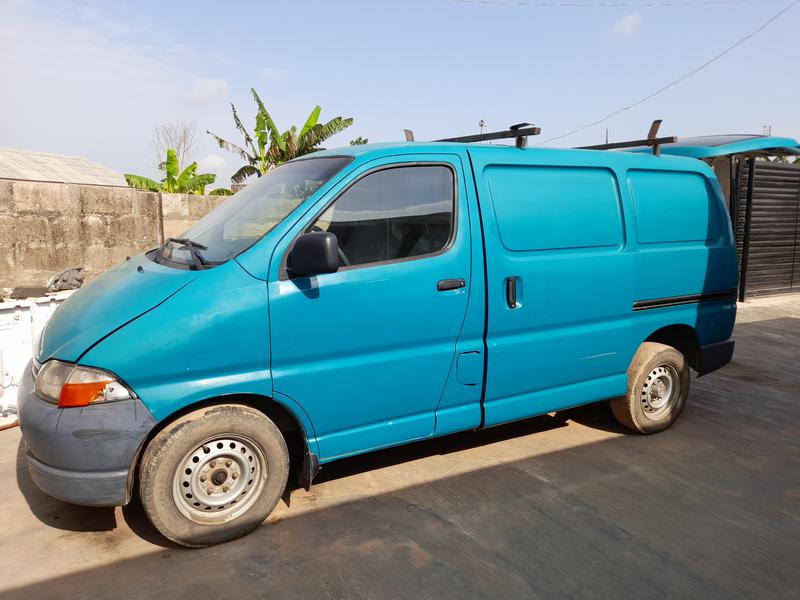 Toyota  • 2000 • 150,000 km 4