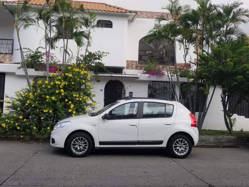 Renault Sandero • 2015 • 105 km 9