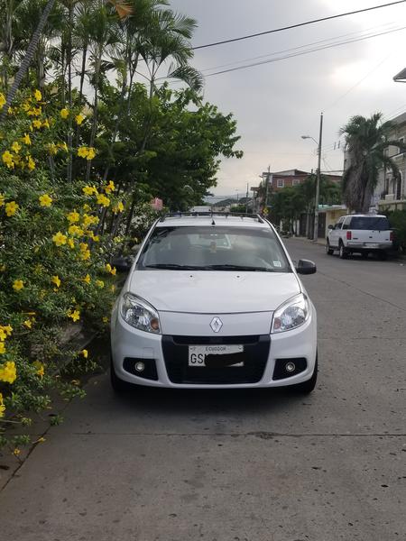 Renault Sandero • 2015 • 105 km 3