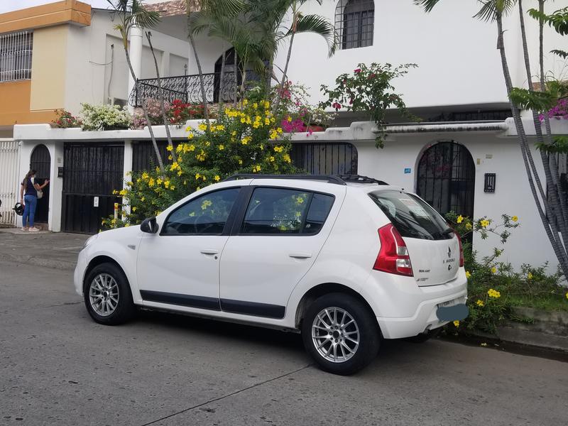 Renault Sandero • 2015 • 105 km 10