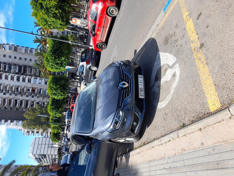 Renault Mégane • 2019 • 27,000 km 2