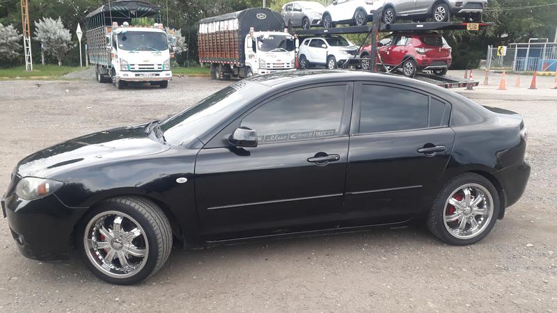 Mazda 3 • 2008 • 147,500 km 2