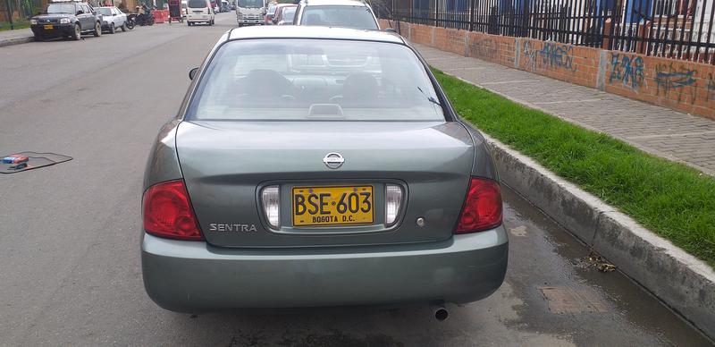 Nissan Sentra • 2005 • 127,000 km 6