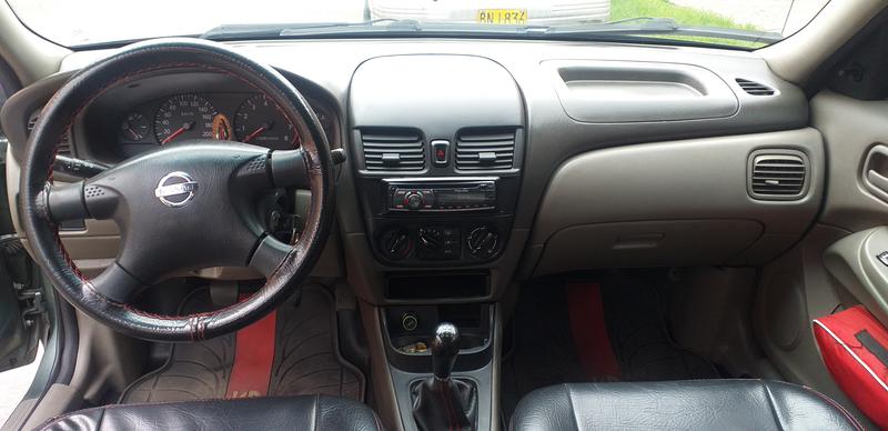 Nissan Sentra • 2005 • 127,000 km 1