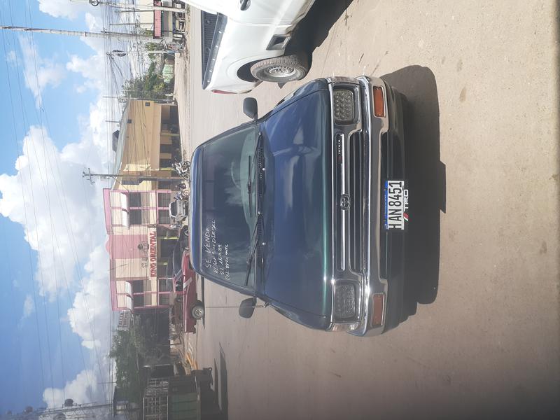 Toyota Hilux • 1989 • 215,000 km 3