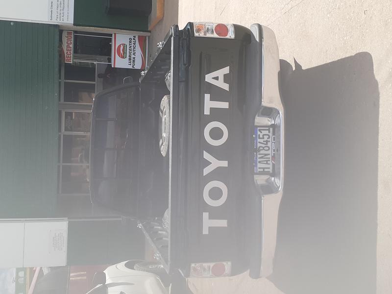 Toyota Hilux • 1989 • 215,000 km 5