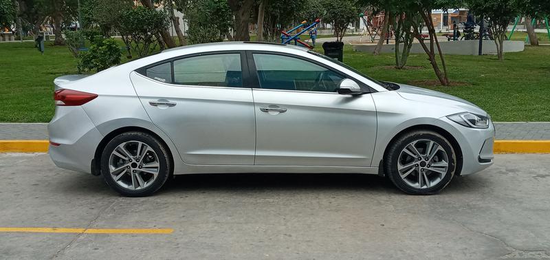 Hyundai Elantra • 2017 • 49,980 km 6