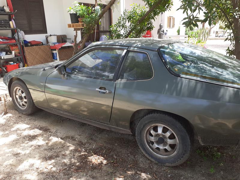 Porsche 924 • 1979 • 180,000 km 3