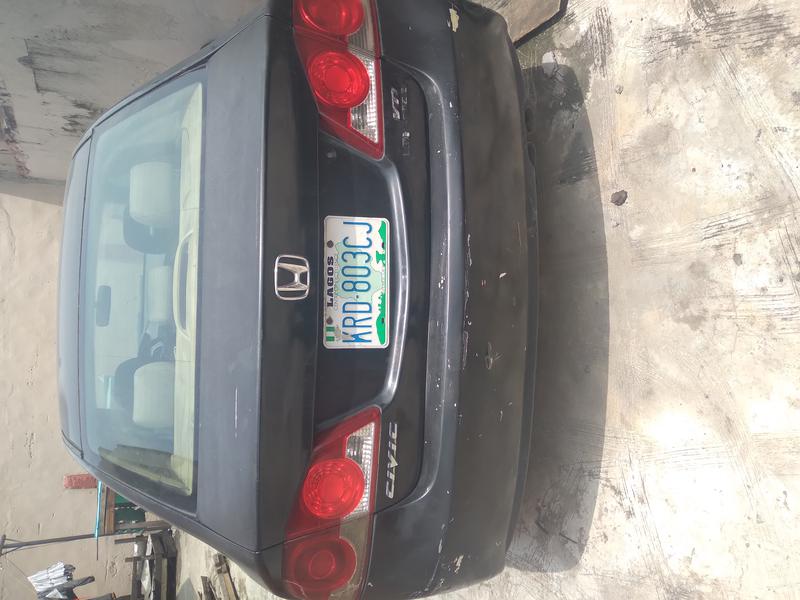 Honda Civic • 2006 • 110,000 km 1