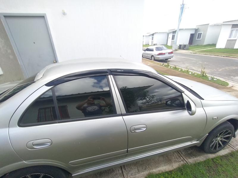 Nissan Almera • 2001 • 195,000 km 2