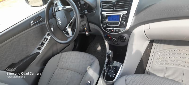 Hyundai Accent • 2014 • 94,000 km 4