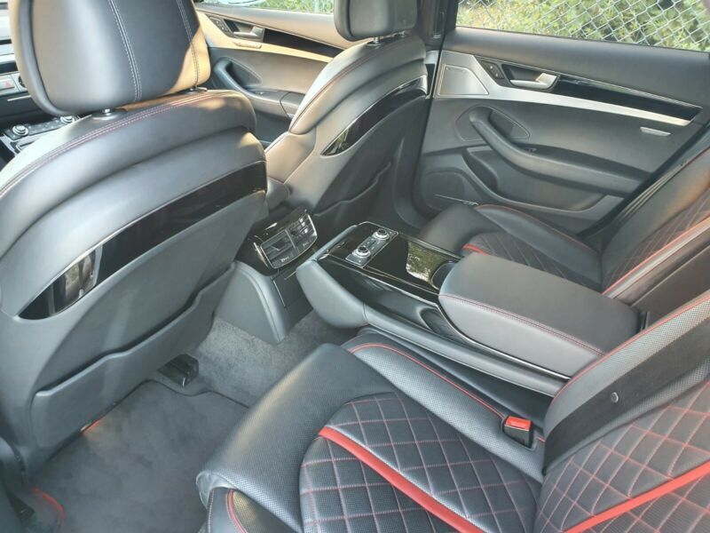 Audi A8 • 2015 • 108,000 km 9