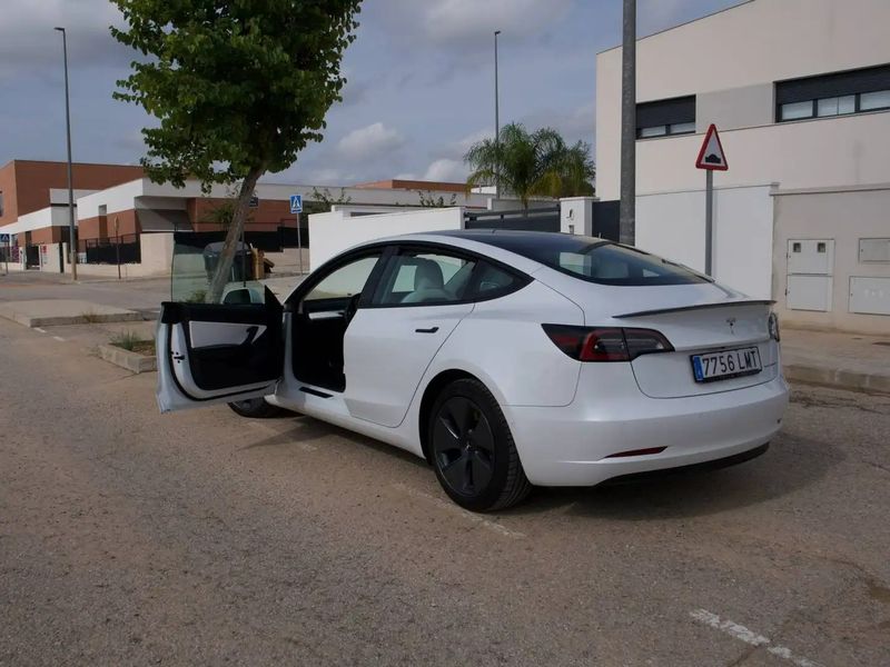 Tesla Model 3 • 2021 • 122,000 km 6