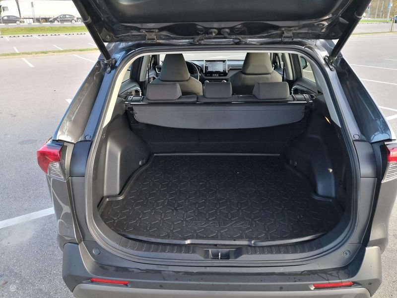 Toyota RAV4 • 2019 • 135,000 km 5