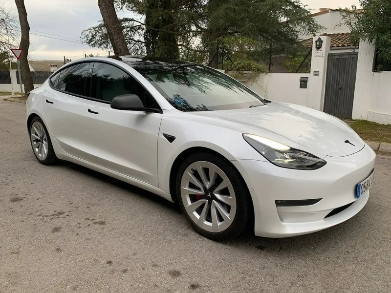 Tesla Model 3 • 2021 • 49,245 km 5