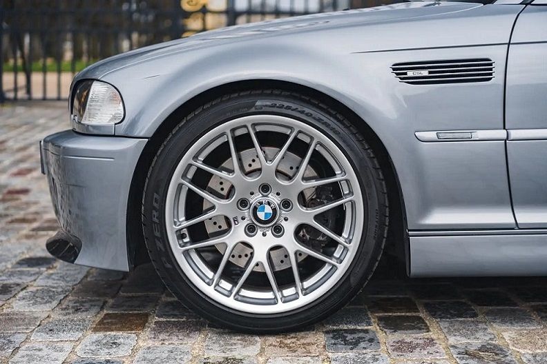 BMW M3 • 2003 • 88,000 km 2