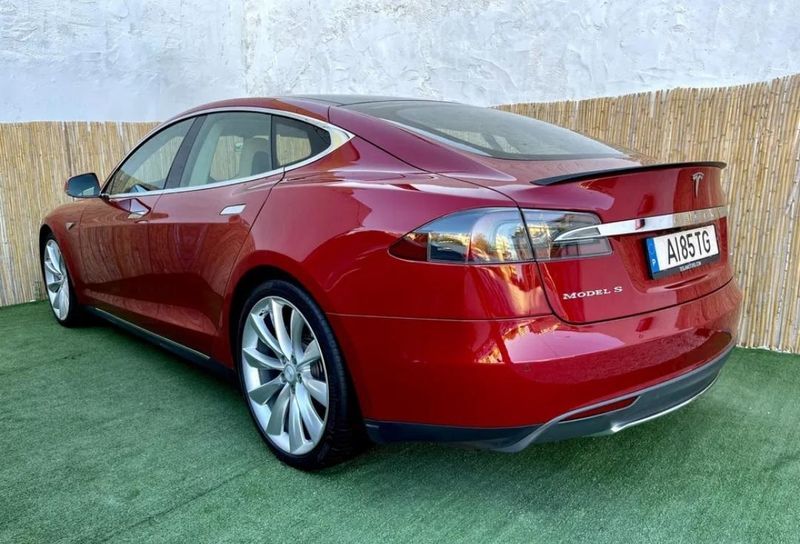Tesla Model S • 2013 • 80,100 km 3