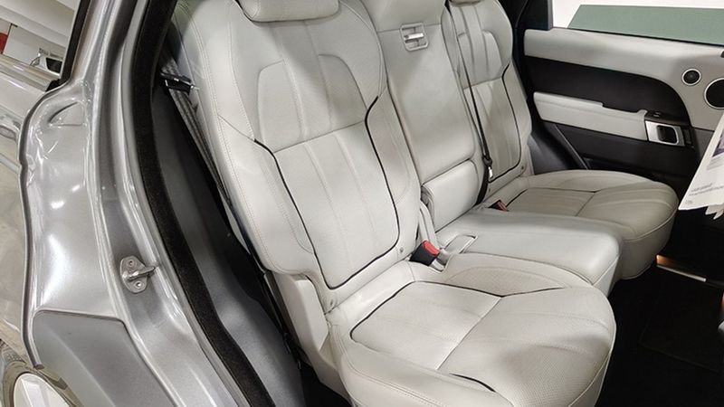 Land Rover Range Rover Sport • 2016 • 102,000 km 24