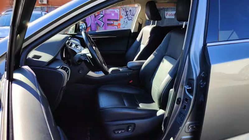 Lexus NX • 2020 • 64,788 km 10