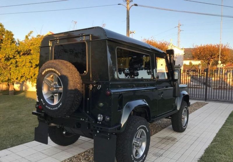 Land Rover Defender • 2009 • 73,000 km 3
