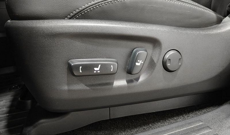 Toyota Land Cruiser • 2022 • 21,500 km 11