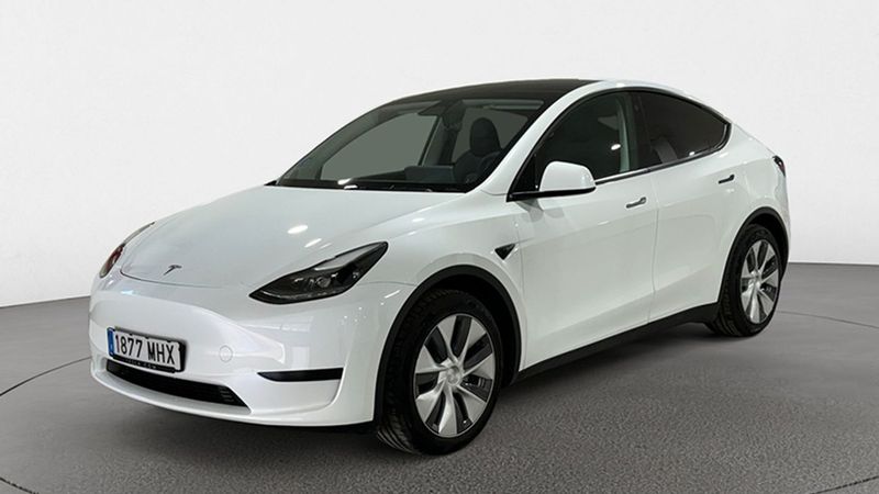 Tesla Model Y • 2023 • 9,294 km 1
