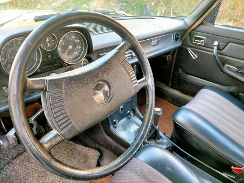 Mercedes-Benz 200 D • 1974 • 50,000 km 3