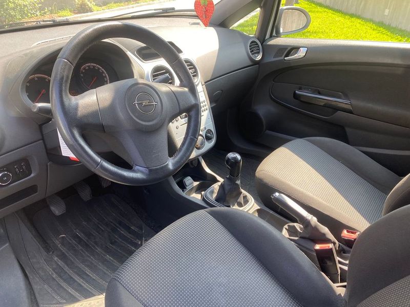 Opel Corsa • 2011 • 228,000 km 4